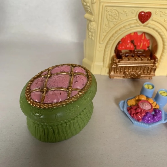 Fisher Price Loving Family Dollhouse 2 in 1 Seasonal Room Christmas Furniture - Picture 4 of 6